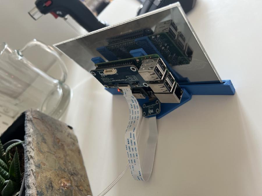 Backside of the frame with a Raspberry Pi mounted close to the e-ink display.